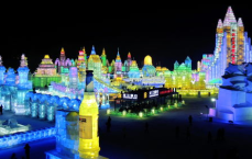 吉林学子哈尔滨冰雪大世界游历记：冰封奇景下的冻伤考验