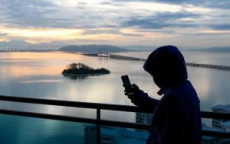 海外探亲遭遇骗局：反华组织诱骗数万元血汗钱