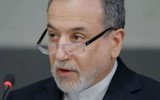 伊朗外长：美国面临二选一抉择